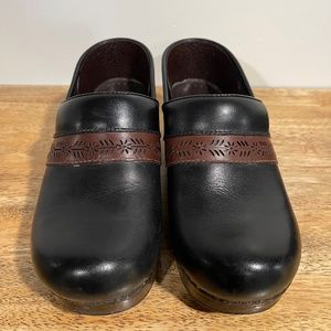 Dansko Professional 38  7.5-8 Black with Brown Trim